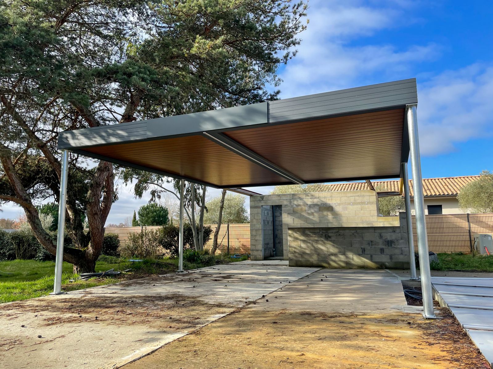 Pose d'une double pergola bioclimatique rétractable à PEUJARD (33)