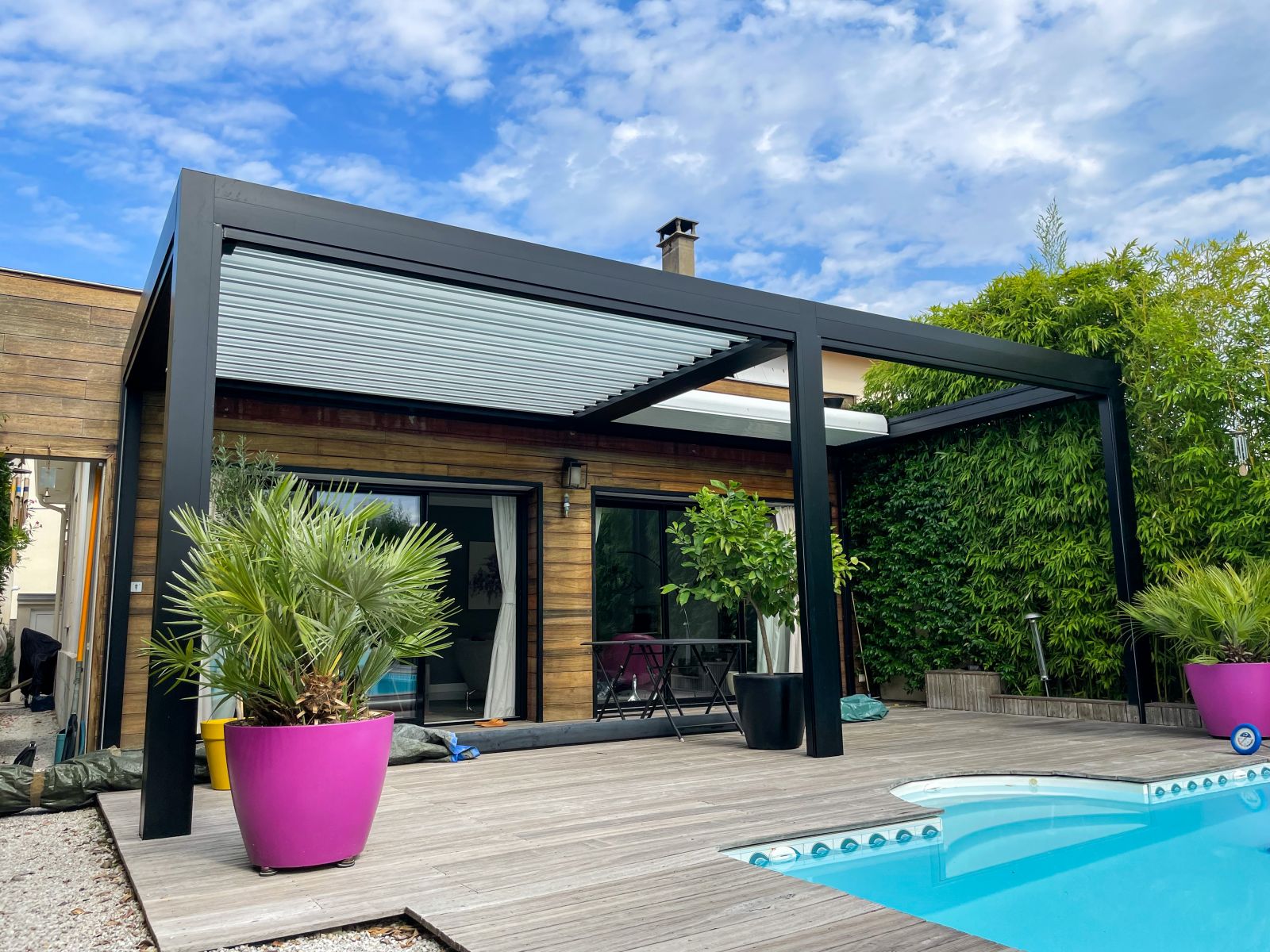 Pose d'une double pergola bioclimatique rétractable à BORDEAUX (33)  