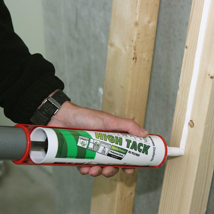 application mastic menuiserie