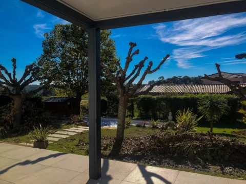 Pose d'une pergola à toiture plate à POMPIGNAC (33)