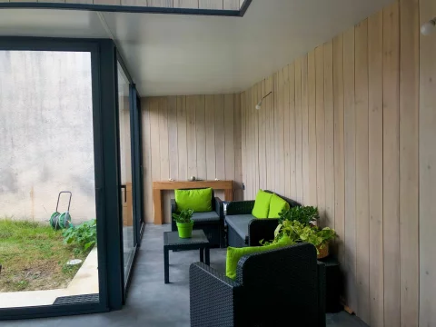 Pose d'une véranda L avec pergola bioclimatique adossée à ANDERNOS-LES-BAINS (33)