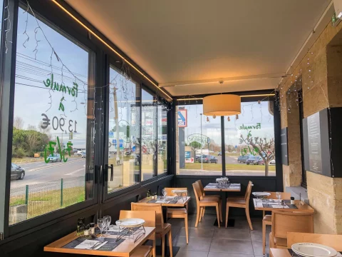 Pose dune véranda décapotable et d'une véranda toit plat au Bistro Régent de SAINT ANDRE DE CUBZAC (33)