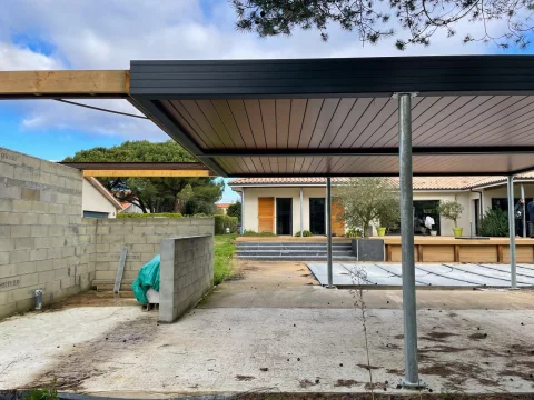 Pose d'une double pergola bioclimatique rétractable à PEUJARD (33)