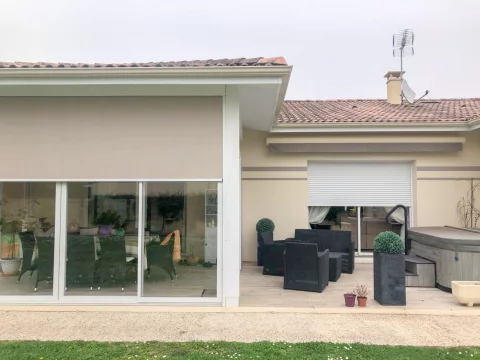 Pose d'une véranda en fermeture de porche à SAINT-LOUBES (33)