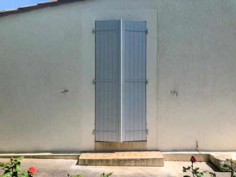 Pose de 3 portes fenêtres à la francaise et volets battants en bois  à TRESSES (33)