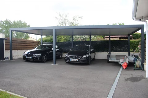 Pose d'un carport toit plat en aluminium avec leds intégrées à LORMONT (33)