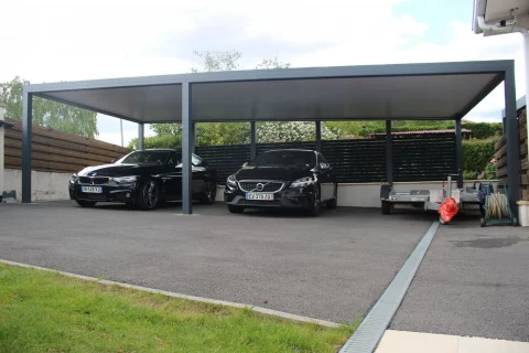 Pose d'un carport toit plat en aluminium avec leds intégrées à LORMONT (33)