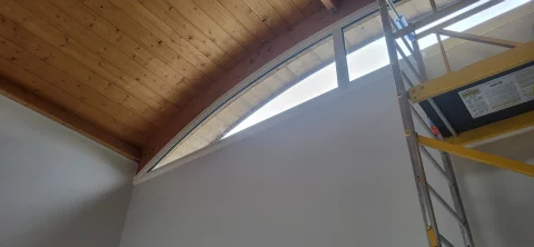 Conception et pose de fenêtres demie-lune sur-mesure à Pompignac (33)