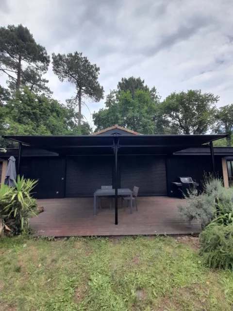 Fourniture et pose d'une pergola toile sur mesure à Arès (33)