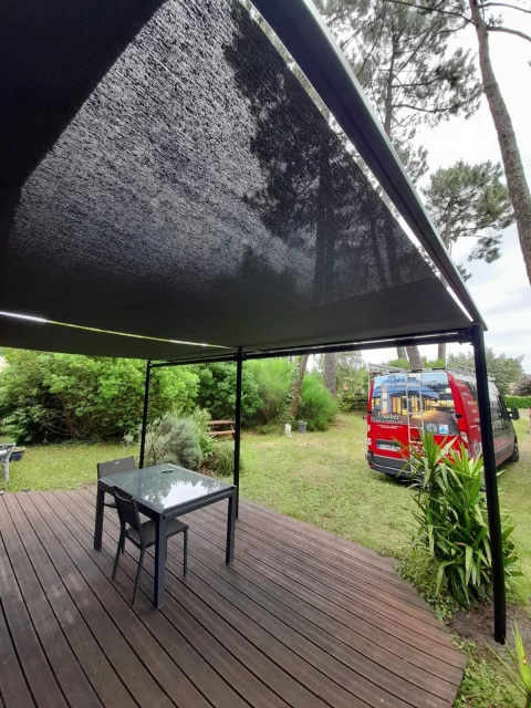 Fourniture et pose d'une pergola toile sur mesure à Arès (33)