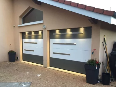 Porte de garage sectionnelle bicolore