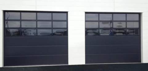 Portes de garage industrielles noires 