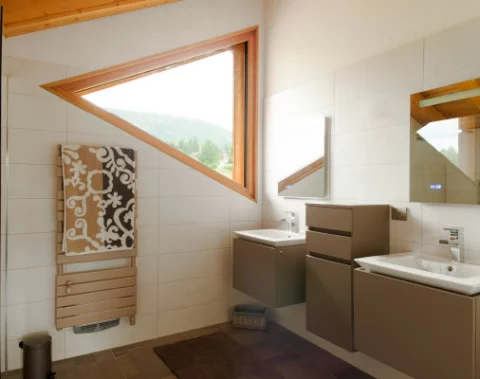 Fenêtres en bois de forme - salle de bain