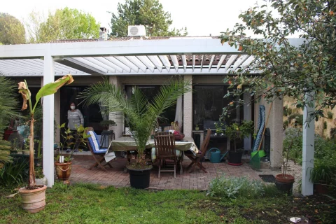 Pose d'une double pergola bioclimatique rétractable à BÈGLES (33)