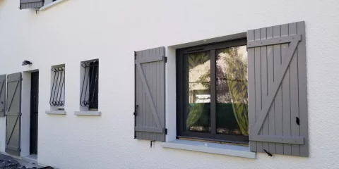 Pose d'un portail motorisé en aluminium et changement de fenêtres à CESTAS (33)