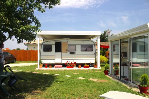 Pose d'un carport en aluminium avec leds périmétrales à LIBOURNE (33)