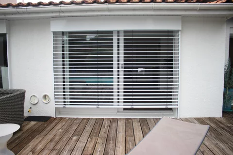 Pose de deux brise soleil orientables en aluminium à FARGUES SAINT HILAIRE (33)